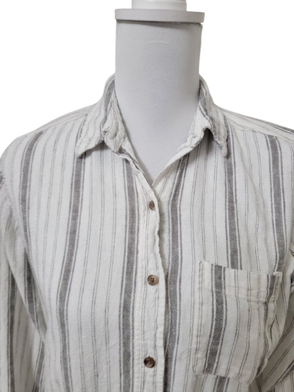 Universal Thread Size XS Gray & White Striped Relaxed Fit Button Down Shirt - Picture 2 of 12
